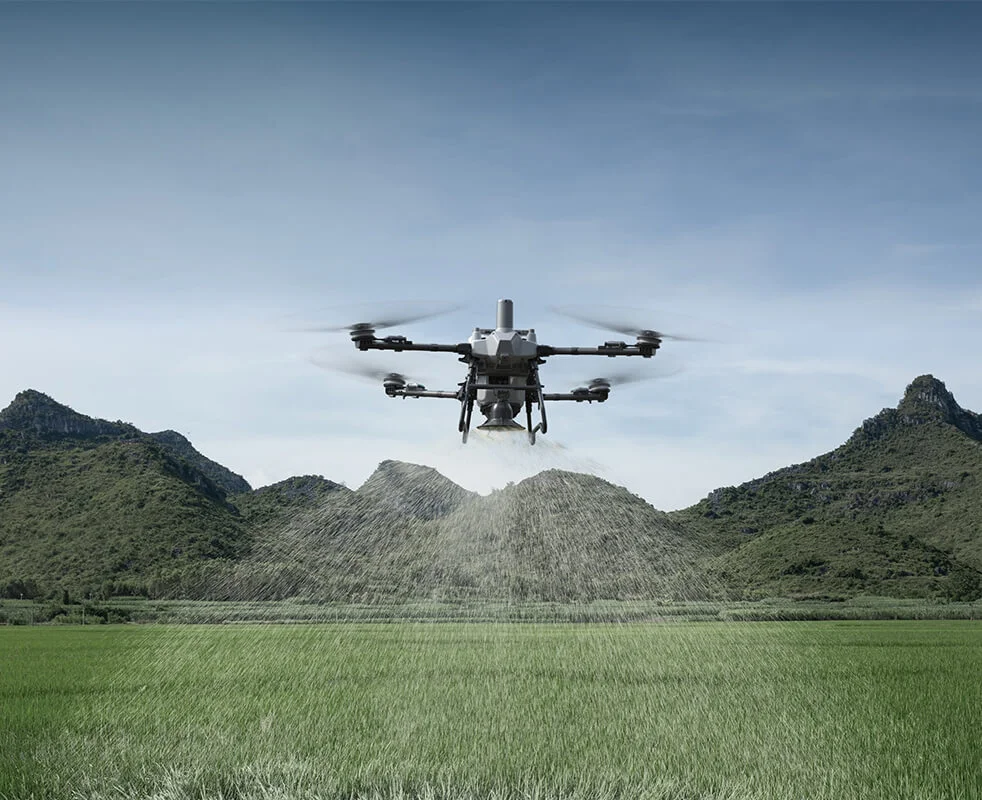 DJI AGRAS T55 — 55 kg spreading payload Up to 400 kg/min with compound fertilizer